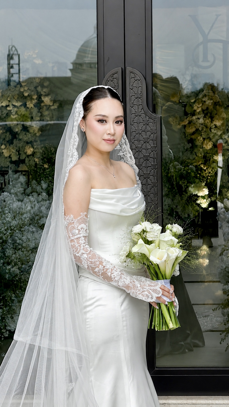Elegant bridal portrait with veil and bouquet